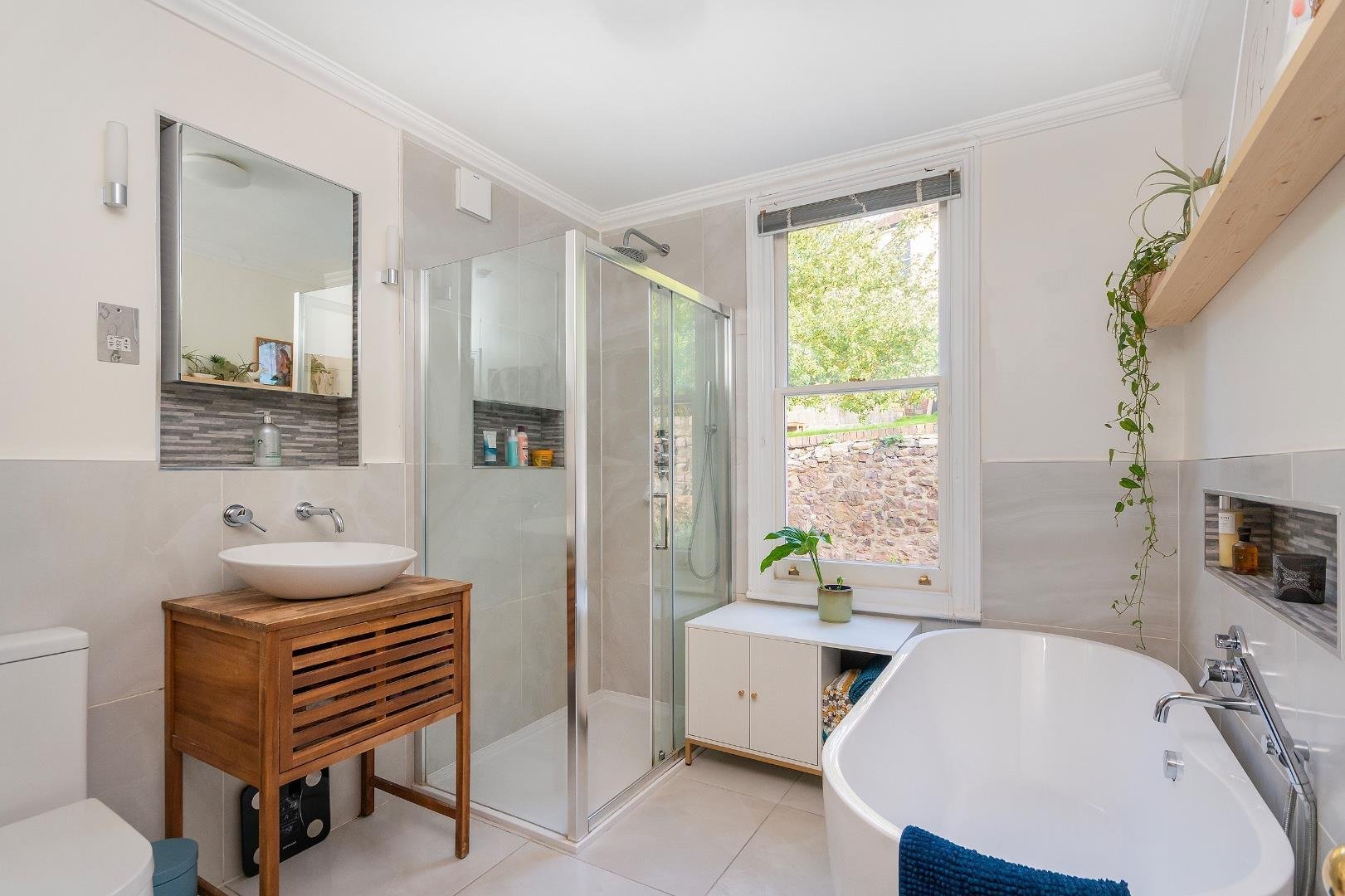 Ambra terrace cliftonwood 34292136 0 a4 tcd bathroom b