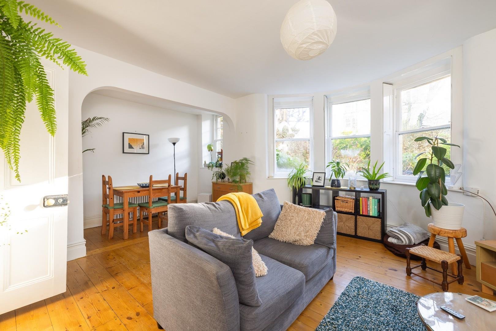 Ashgrove road redland 34369910 char0041