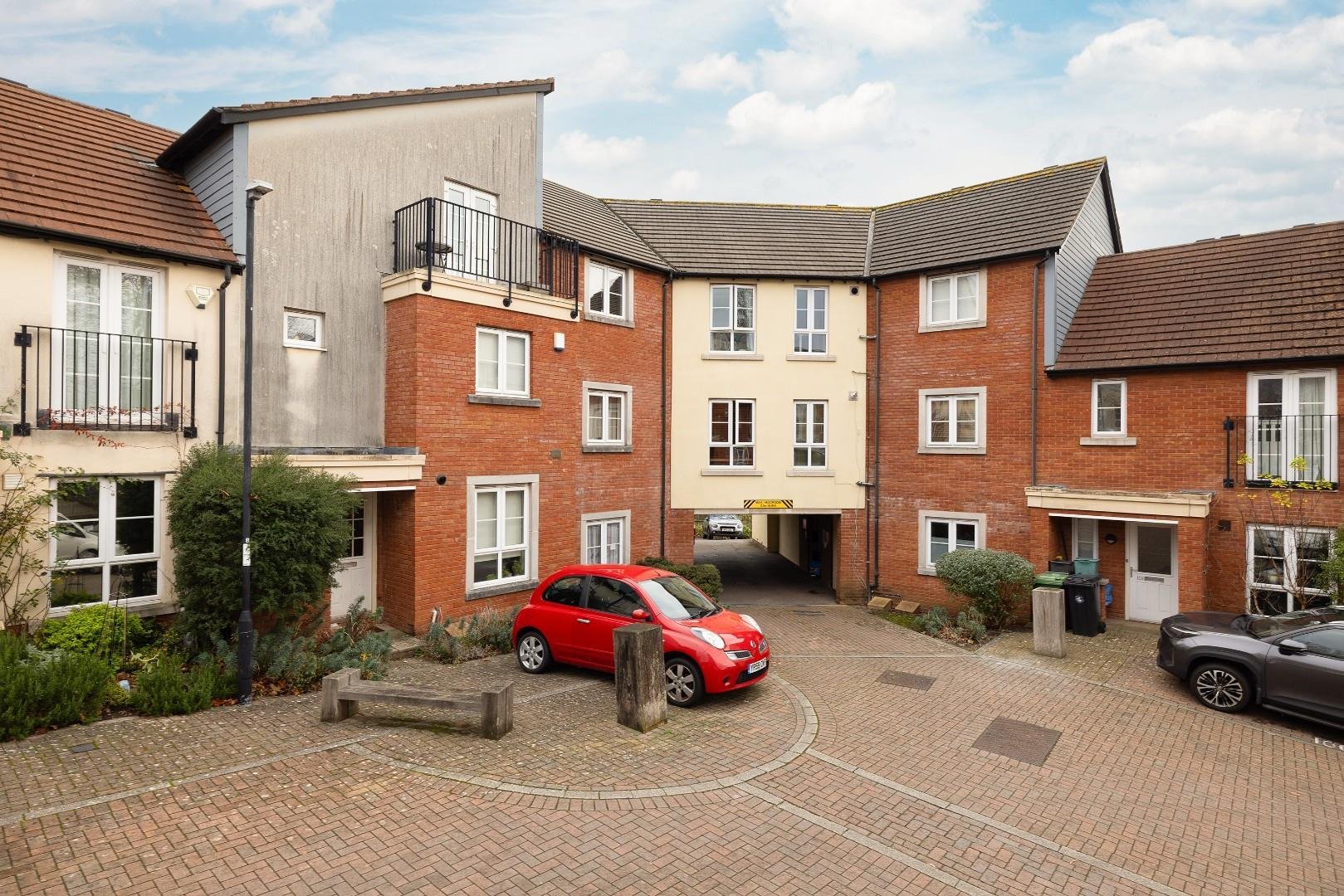 Bartholomews square horfield 34392504 char0680