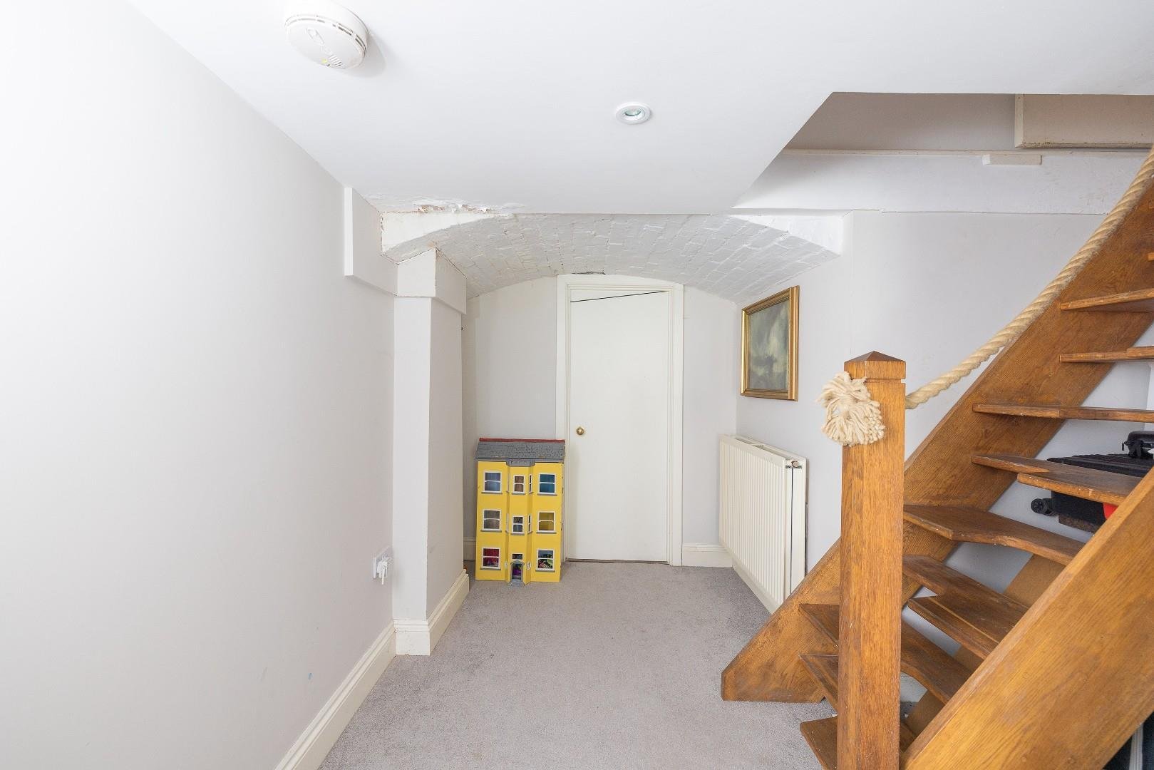 Bower ashton terrace ashton 34370053 char5358