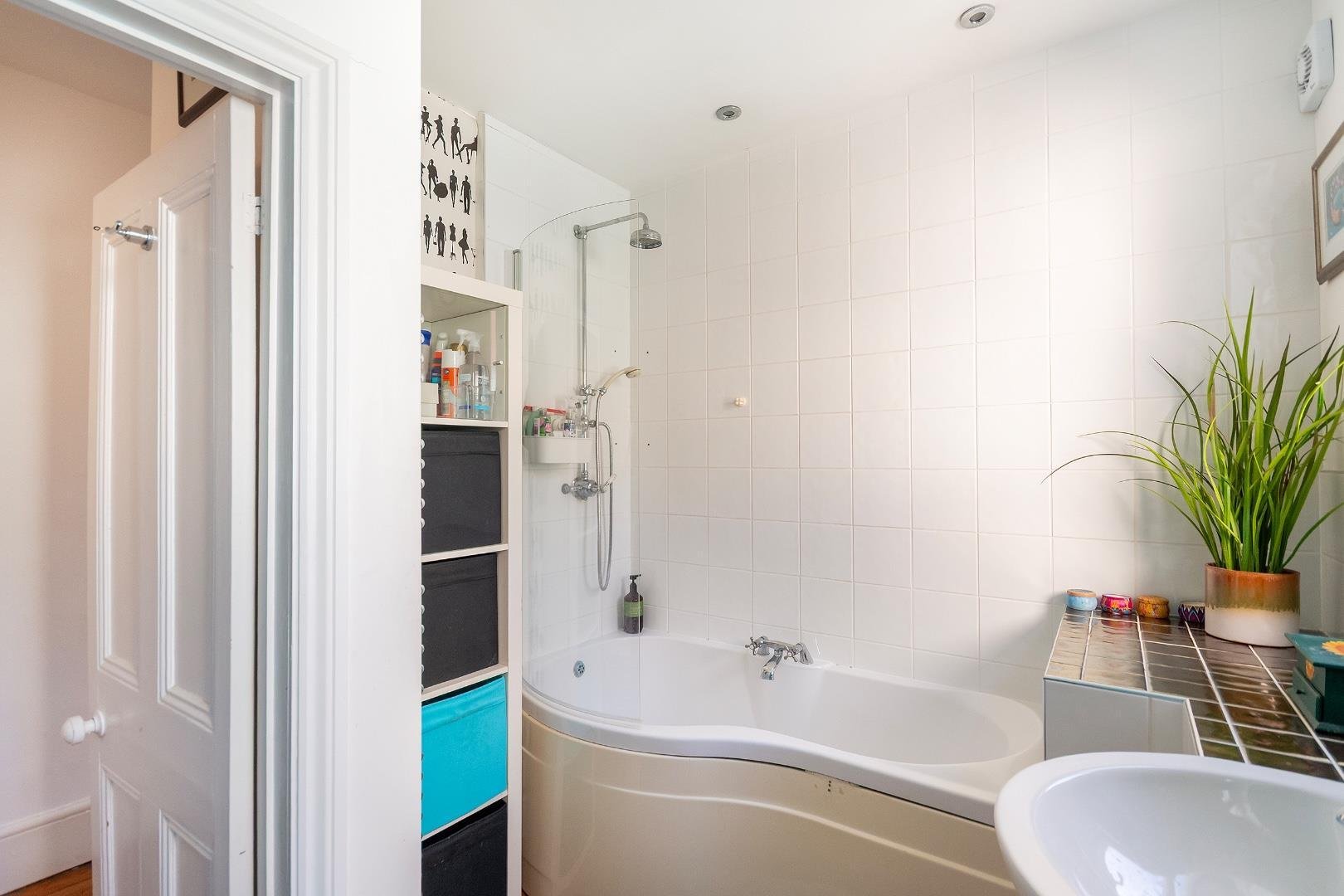 Brecknock road knowle 34211138 3 b9 rke bathroom b