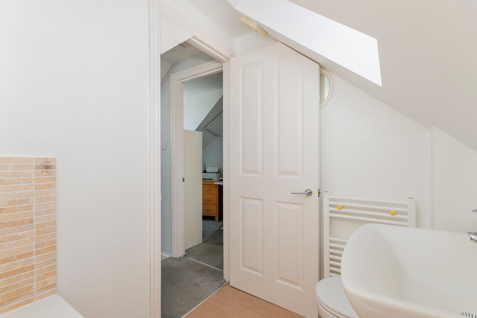 Brendon road windmill hill 34844526 bmbrbm bathroom a