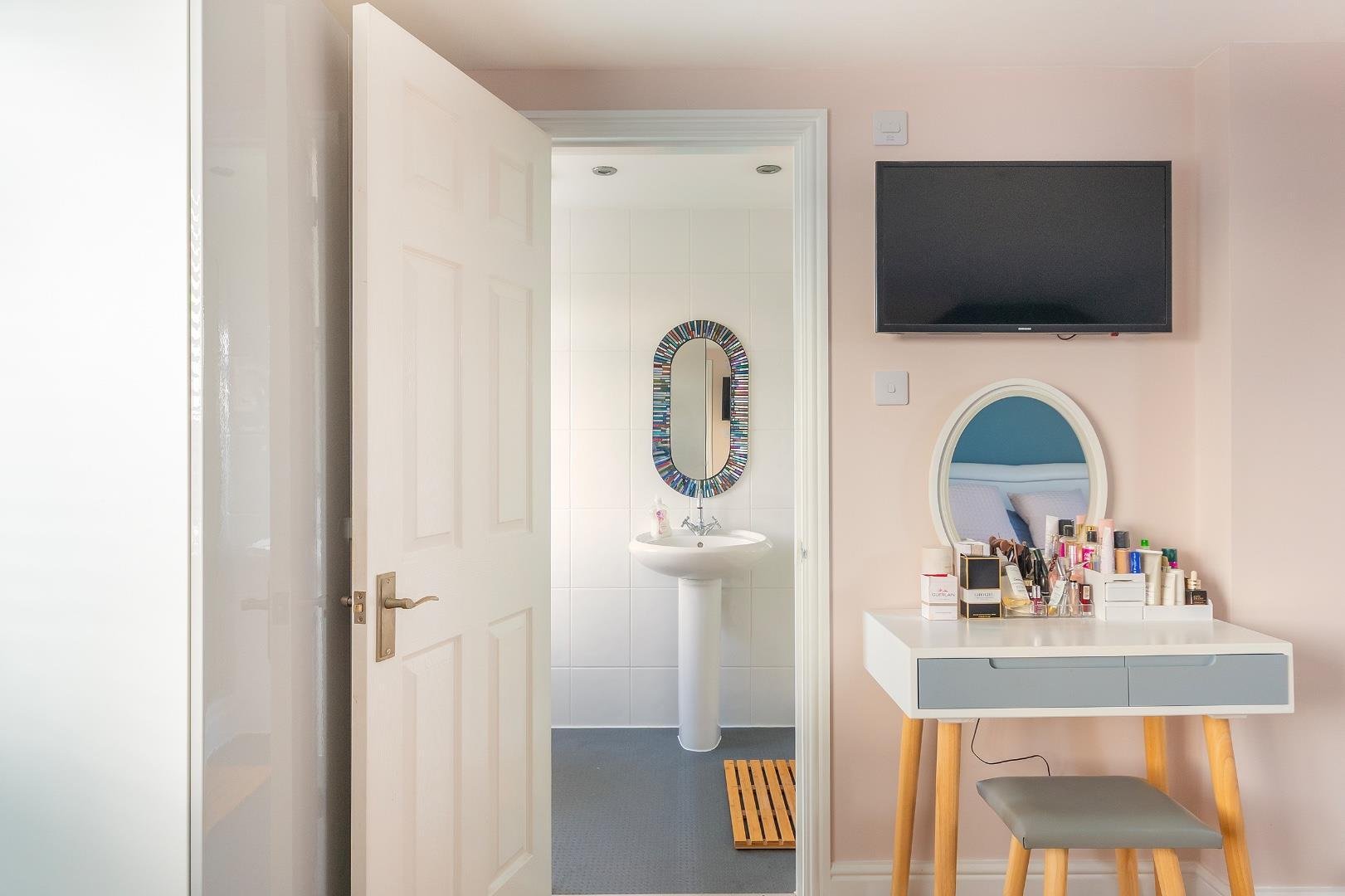 Bromley heath road downend 34356644 1 b2 h9 rdd ensuite b