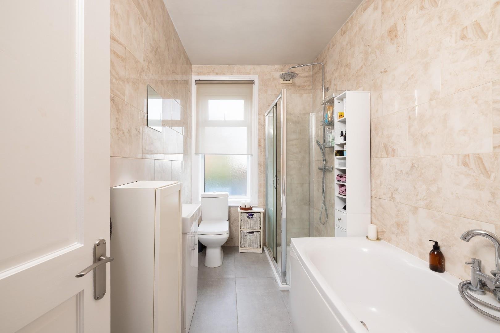 Brook road fishponds 34358913 char8612