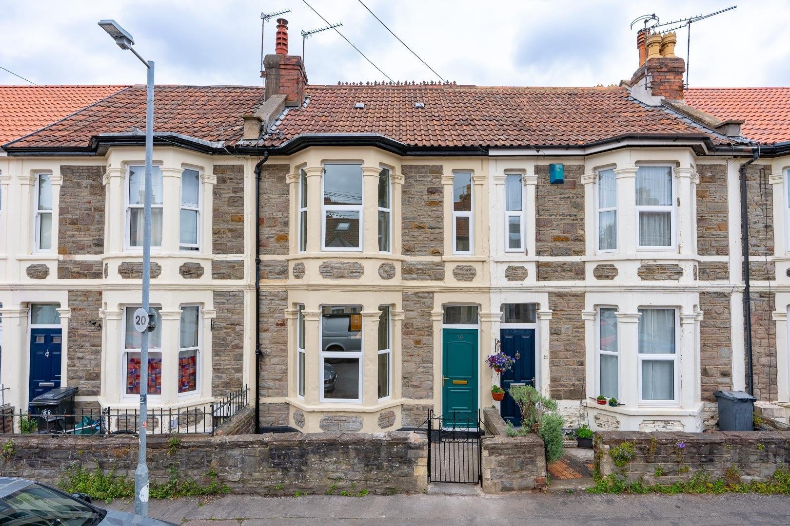 Carlyle road greenbank 33941808 olh05775