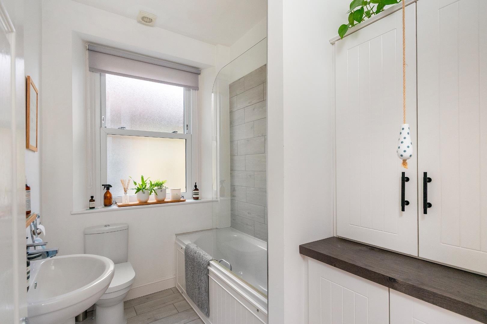 Chesterfield road st andrews 33800593 f1 f0 f1 crsa bathroom c