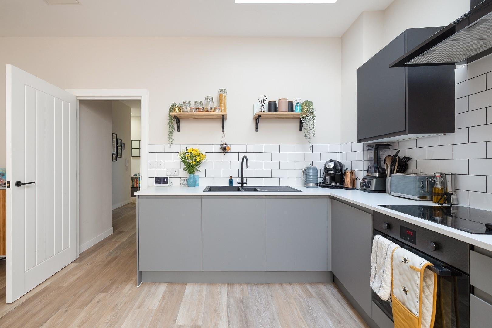 Church road kingswood 33249335 cd7 a9205