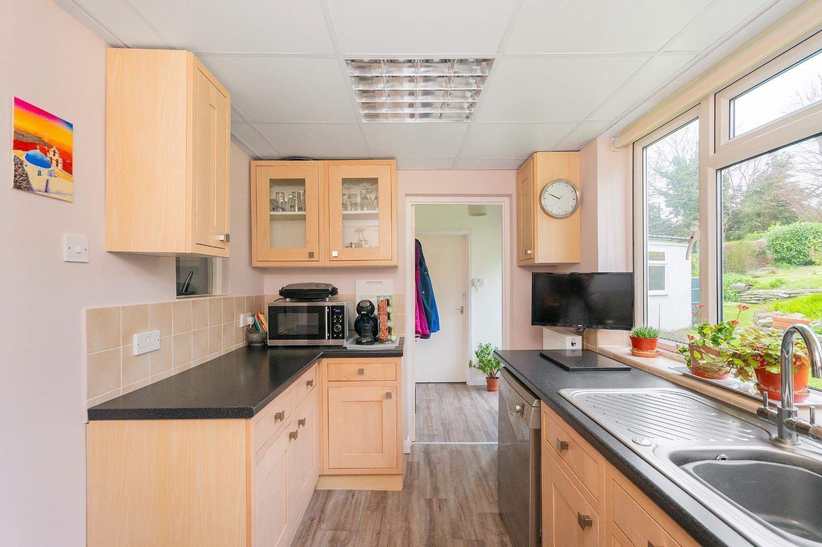 Clare road kingswood 34570987 3 c1 rkd kitchen b
