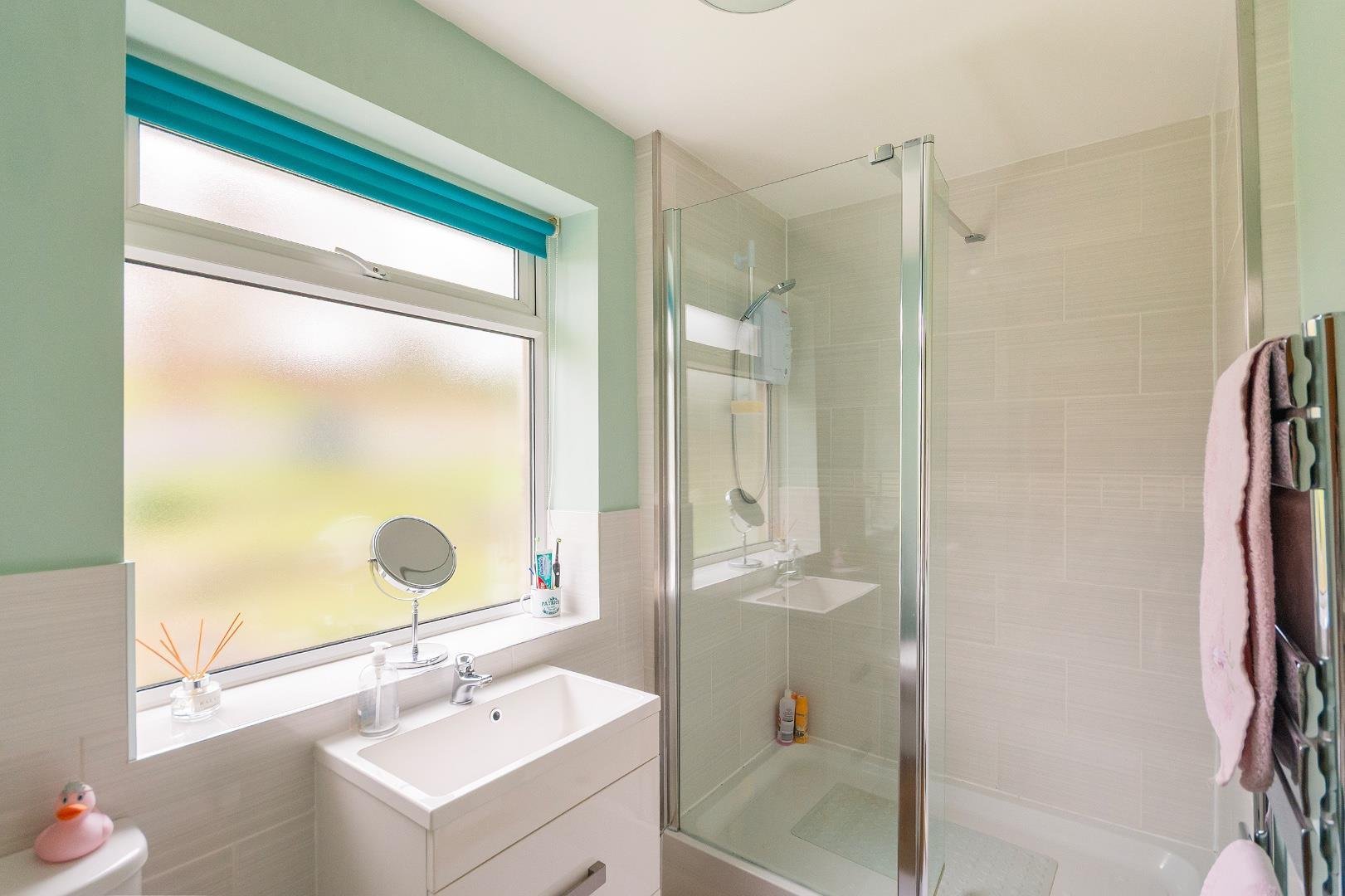 Clare road kingswood 34570987 3 c1 rkd shower room b