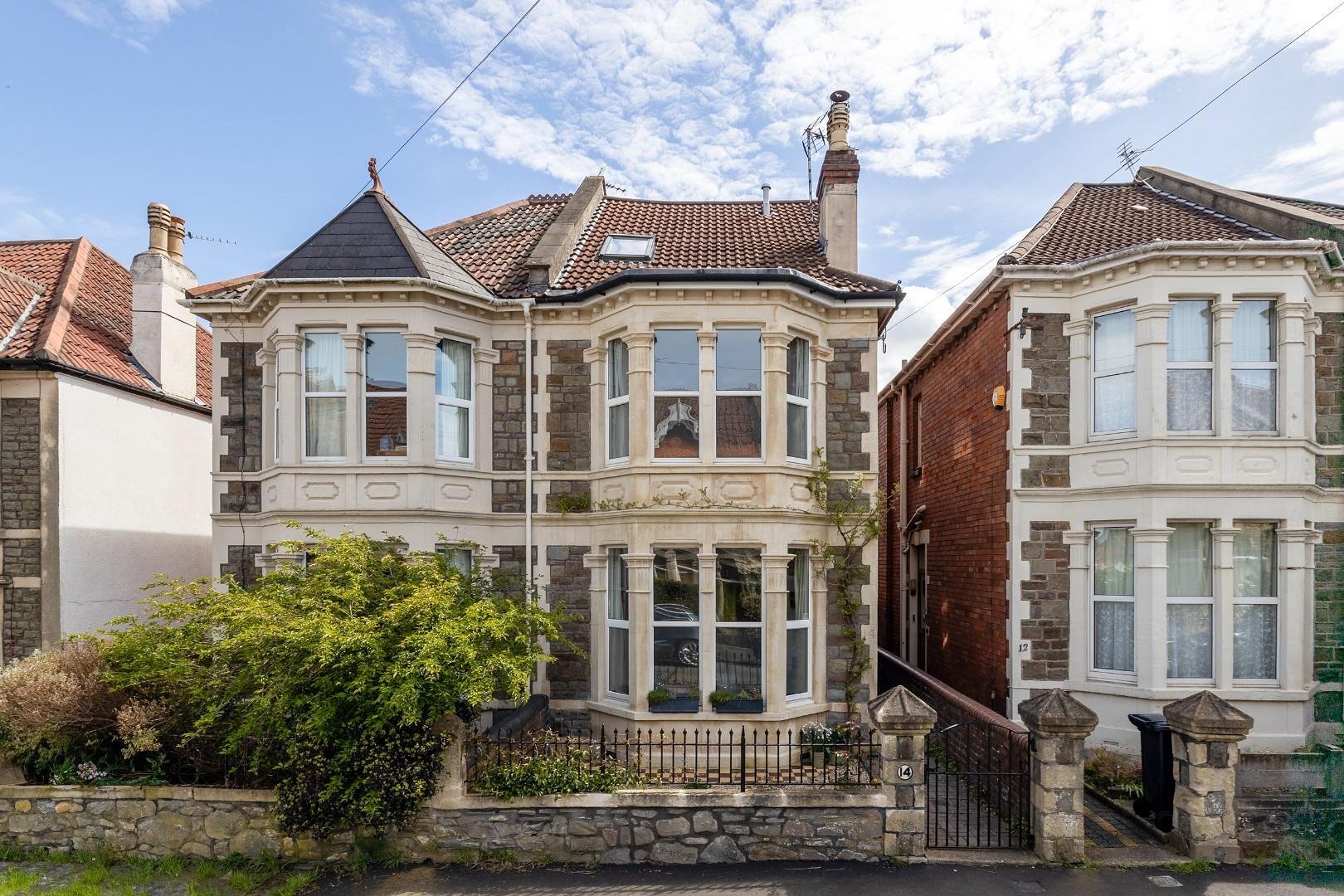 Cleeve road knowle 33045031 cd7 a2590 hdr