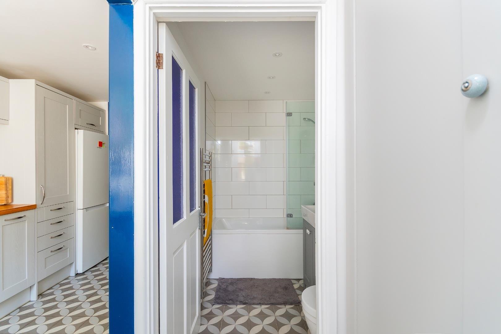 Clifton view totterdown 32565128 weivnotfilc60 bathroom c