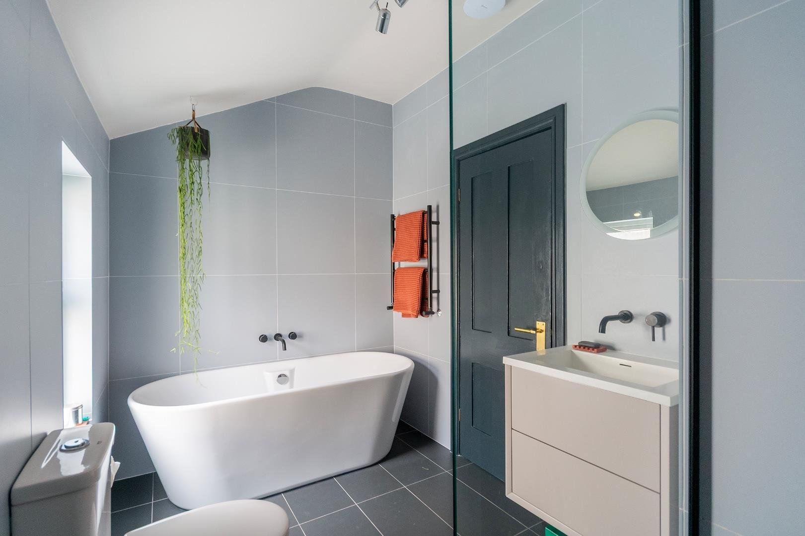Daisy road greenbank 34841526 2 d7 rgk bathroom a