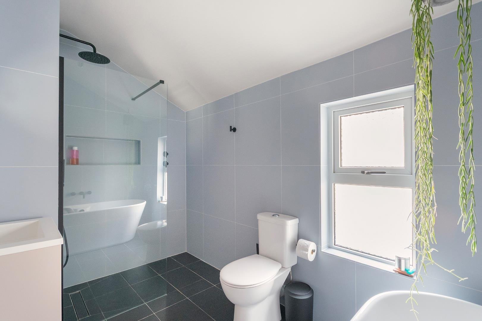 Daisy road greenbank 34841526 2 d7 rgk bathroom c