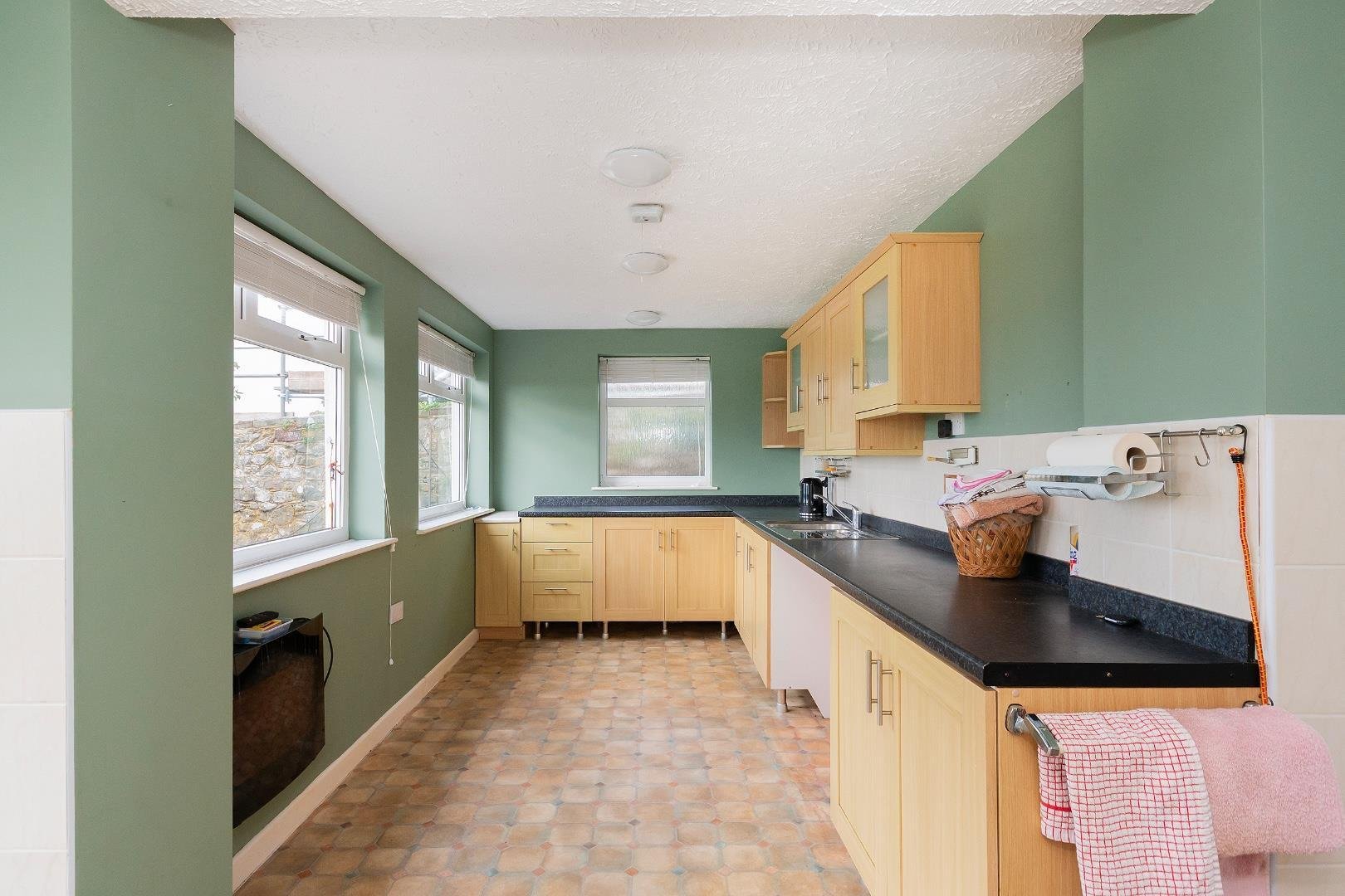 Dial hill road clevedon 34227223 2 d5 hrcn kitchen d