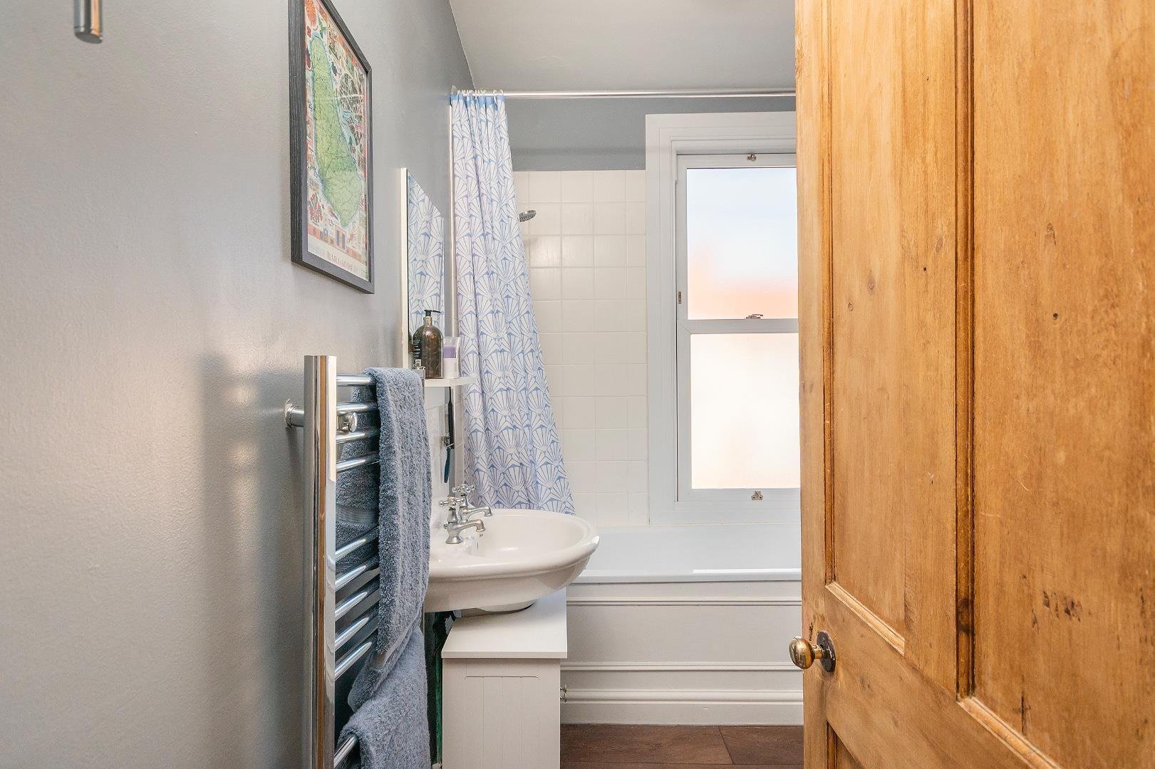 Doone road horfield 34776564 4 d4 rhd bathroom c