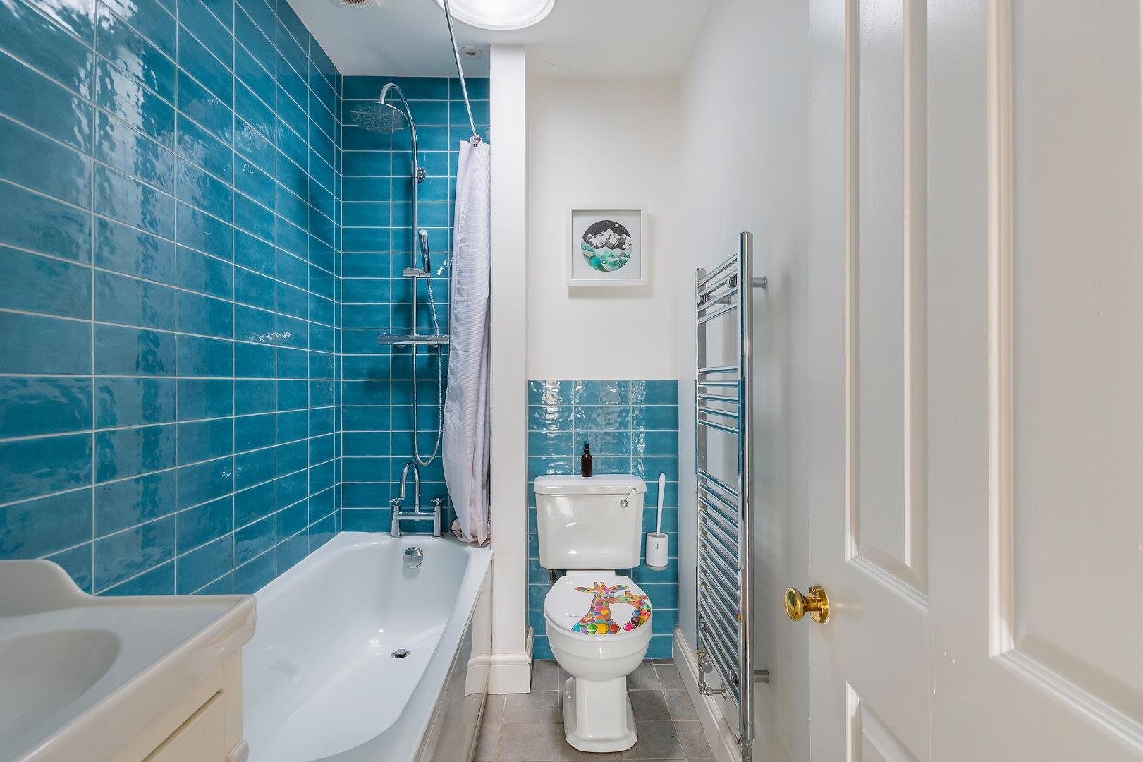Dunkerry road windmill hill 33768518 4 d7 rwh bathroom b
