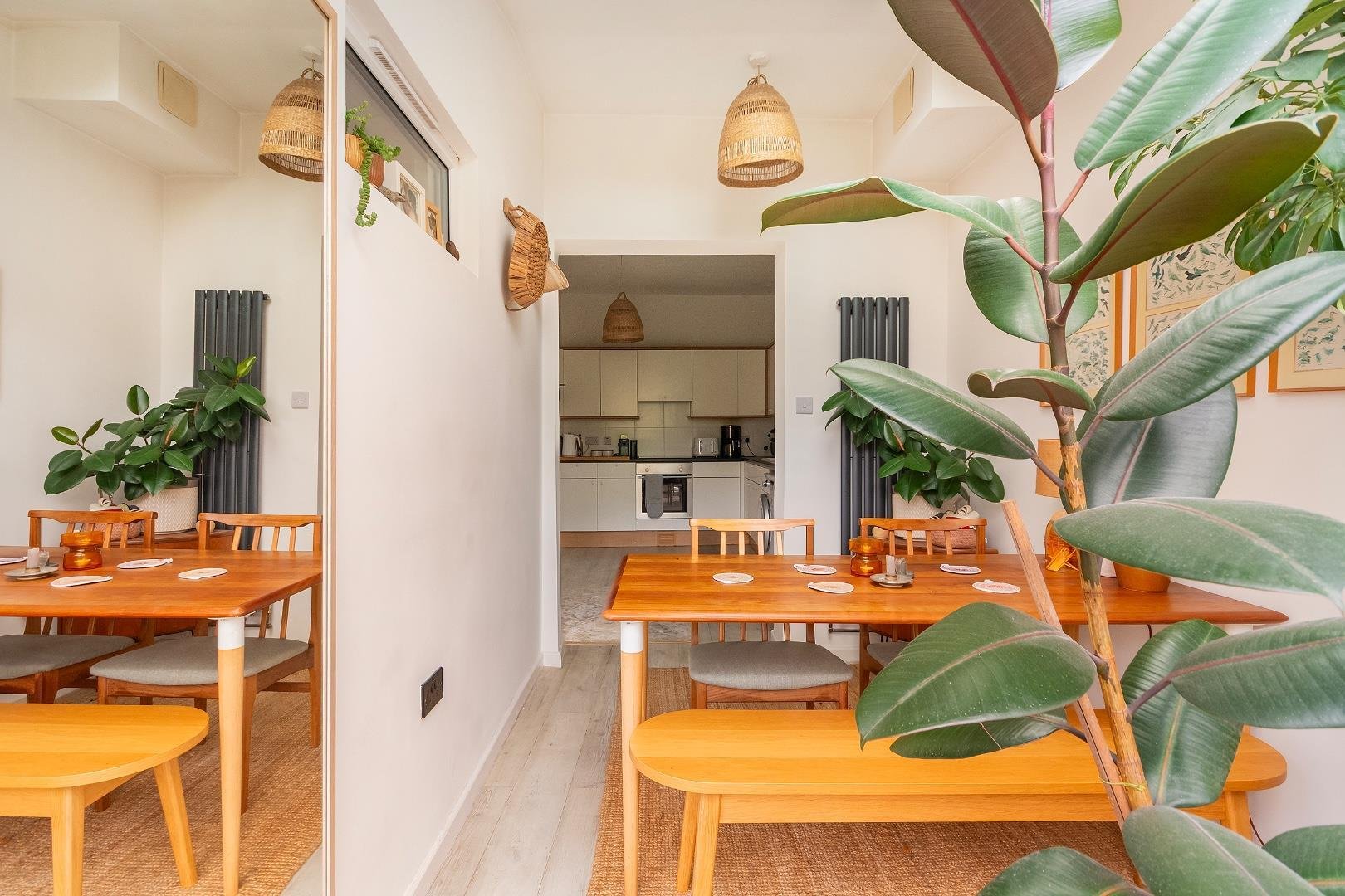 Freemantle road eastville 34756837 g4 f4 frev dining area b