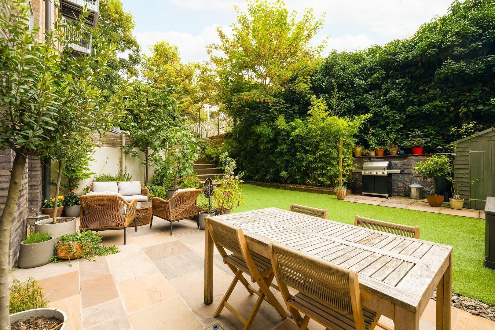 French yard redcliffe 33345357 cd7 a7426