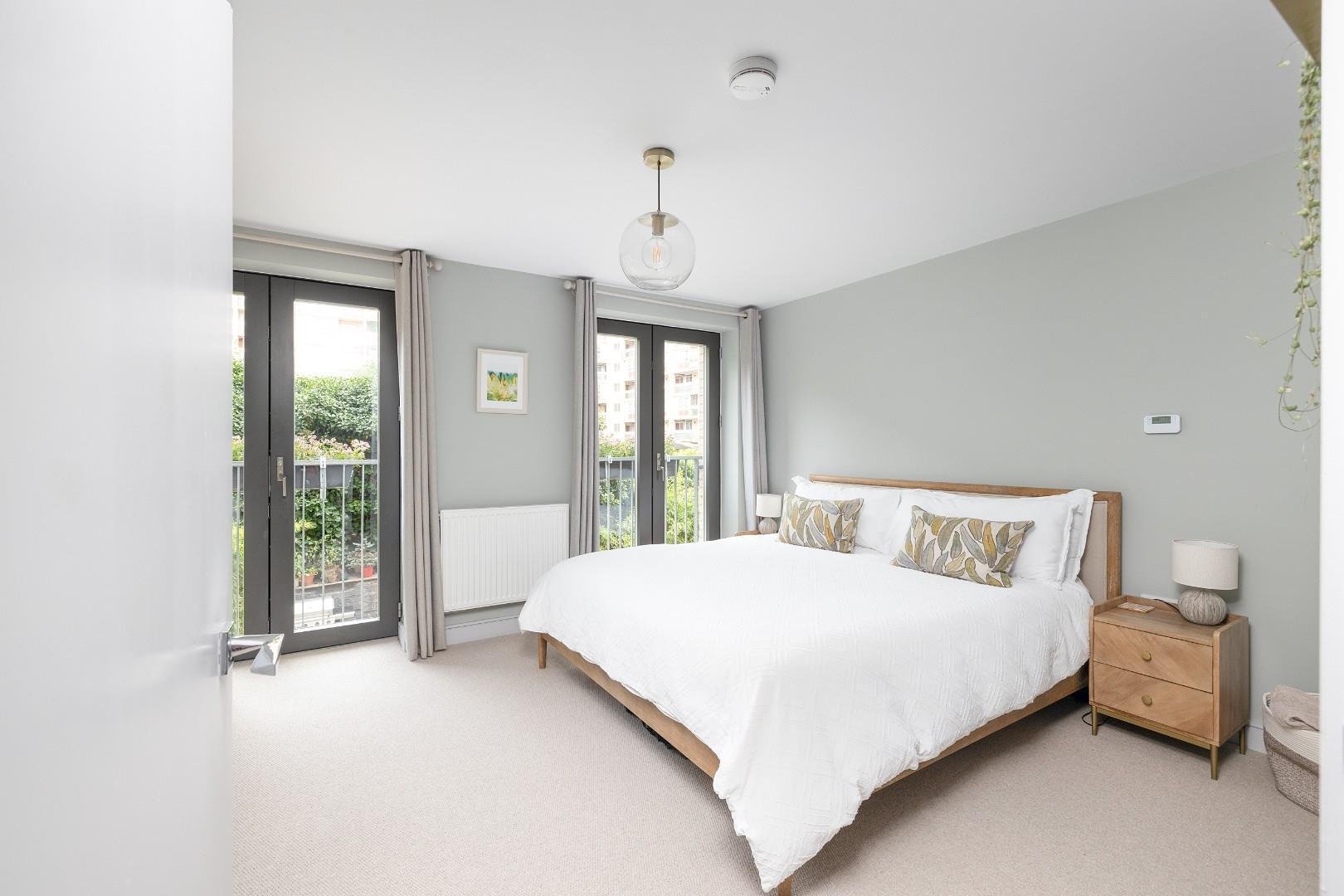French yard redcliffe 33345357 cd7 a7484