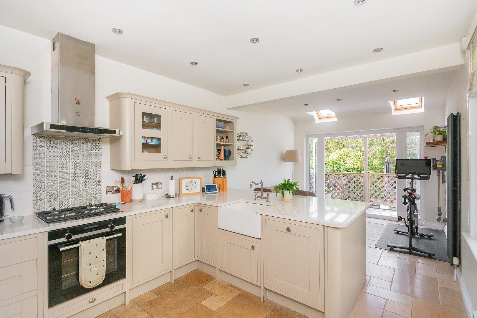 Glena avenue knowle 34157022 2 g2 ake kitchen c