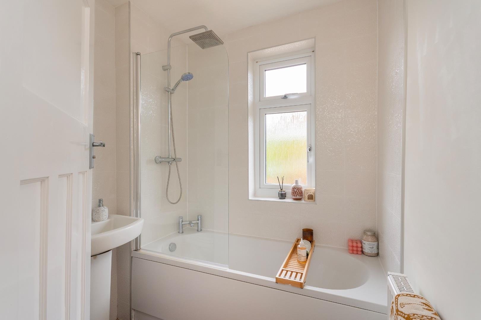 Glenarm walk brislington 34692693 0 g6 wbn bathroom b