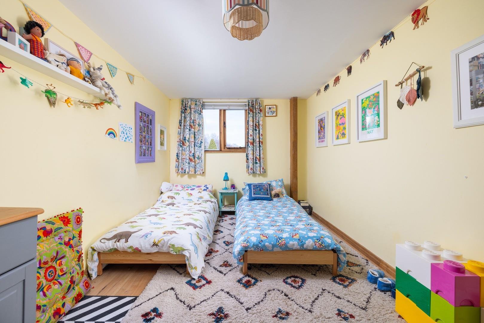 Green oak crescent greenbank 34586569 char5568