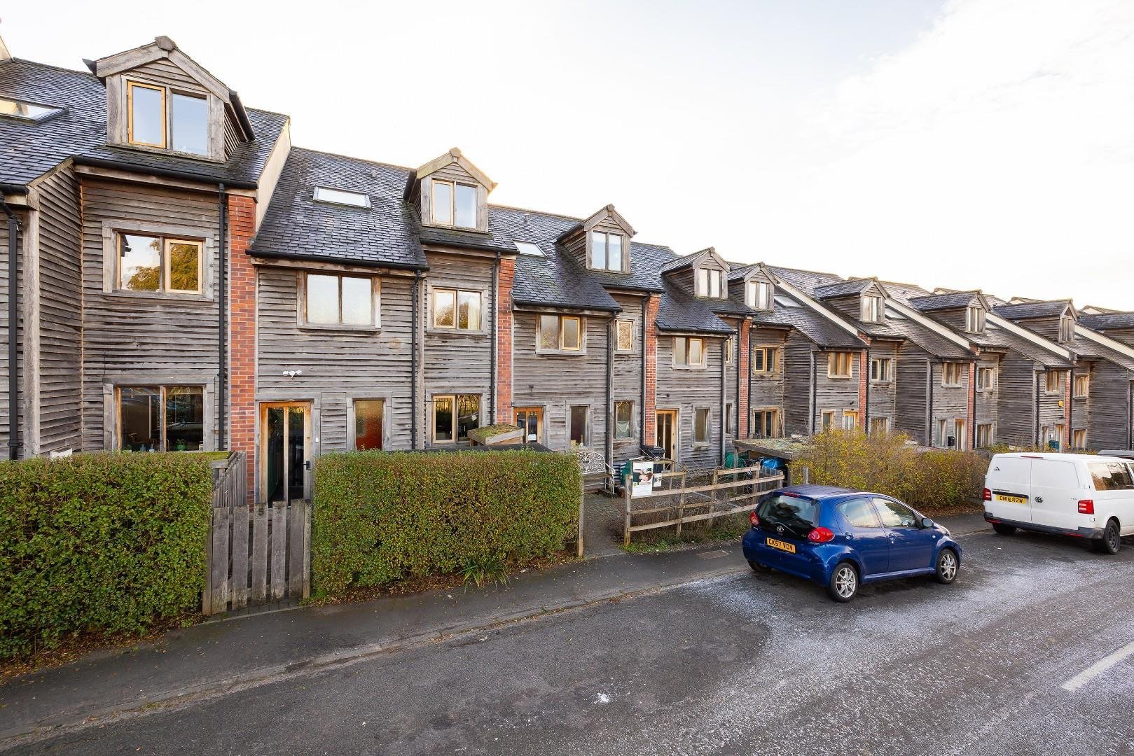 Green oak crescent greenbank 34586569 char5643