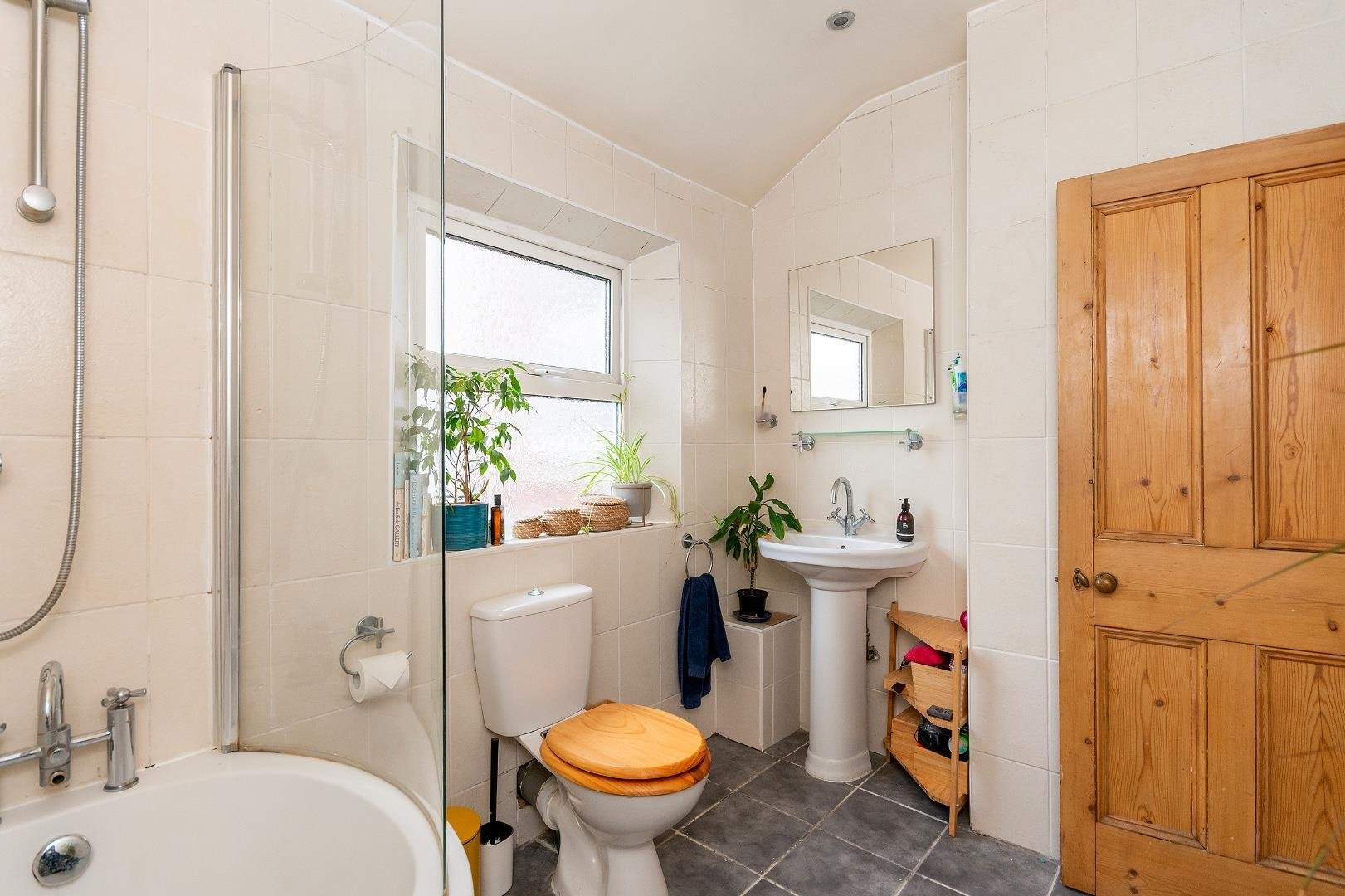 Haverstock road knowle 33901733 t4 f0 fhrke bathroom a