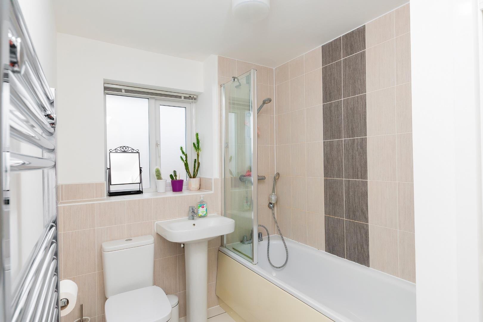 Henry shute road stoke gifford 33060866 2 hsr8 sg bathroom b