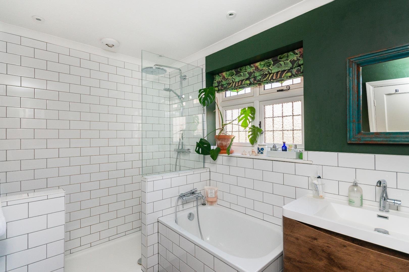 Imperial walk knowle 32756284 klawlairepmi04 bathroom b
