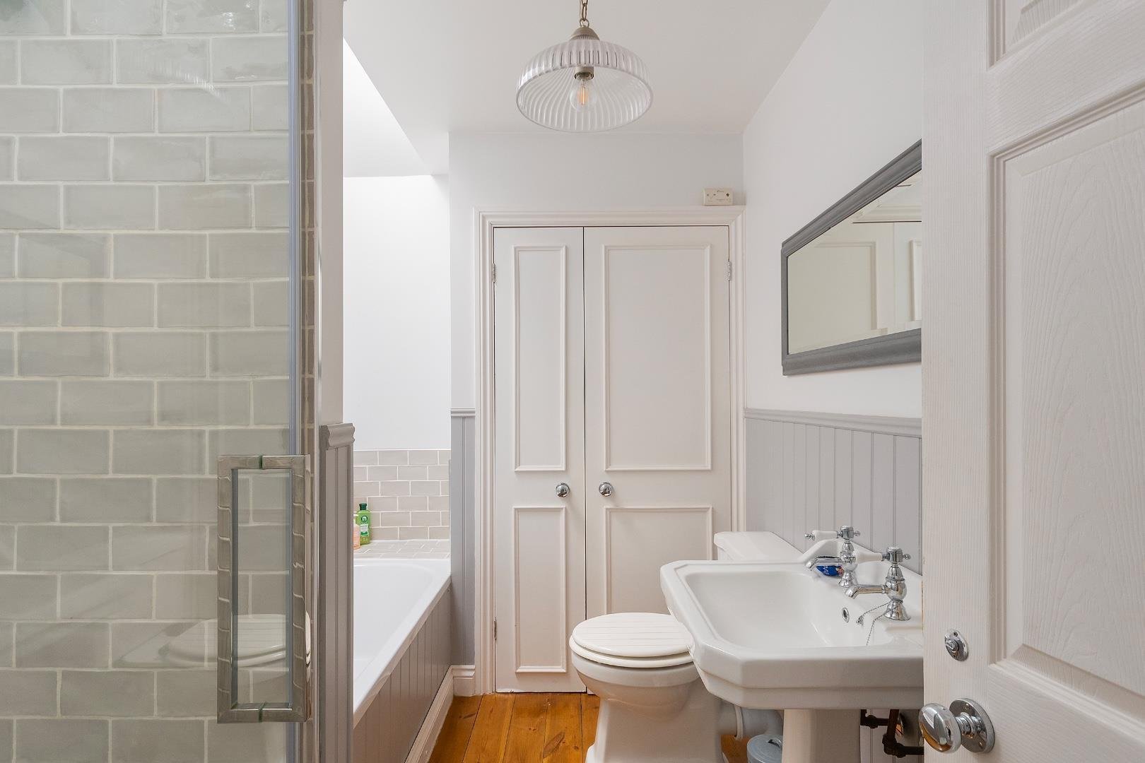 Islington road southville 33919689 1 i1 rse bathroom c