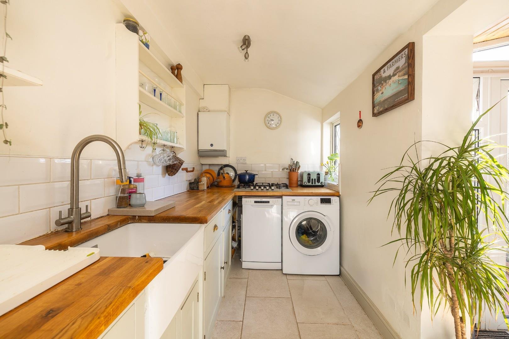 Kennard road kingswood 34595620 char8665