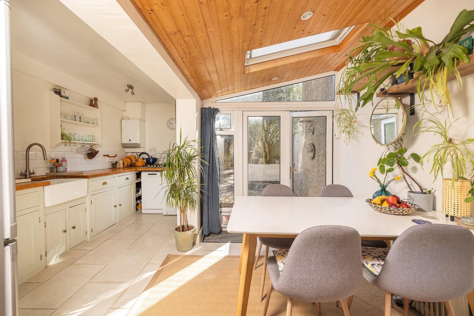 Kennard road kingswood 34595620 char8672
