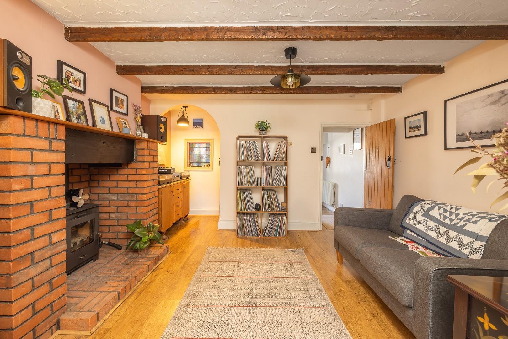 Kennard road kingswood 34595620 char8682