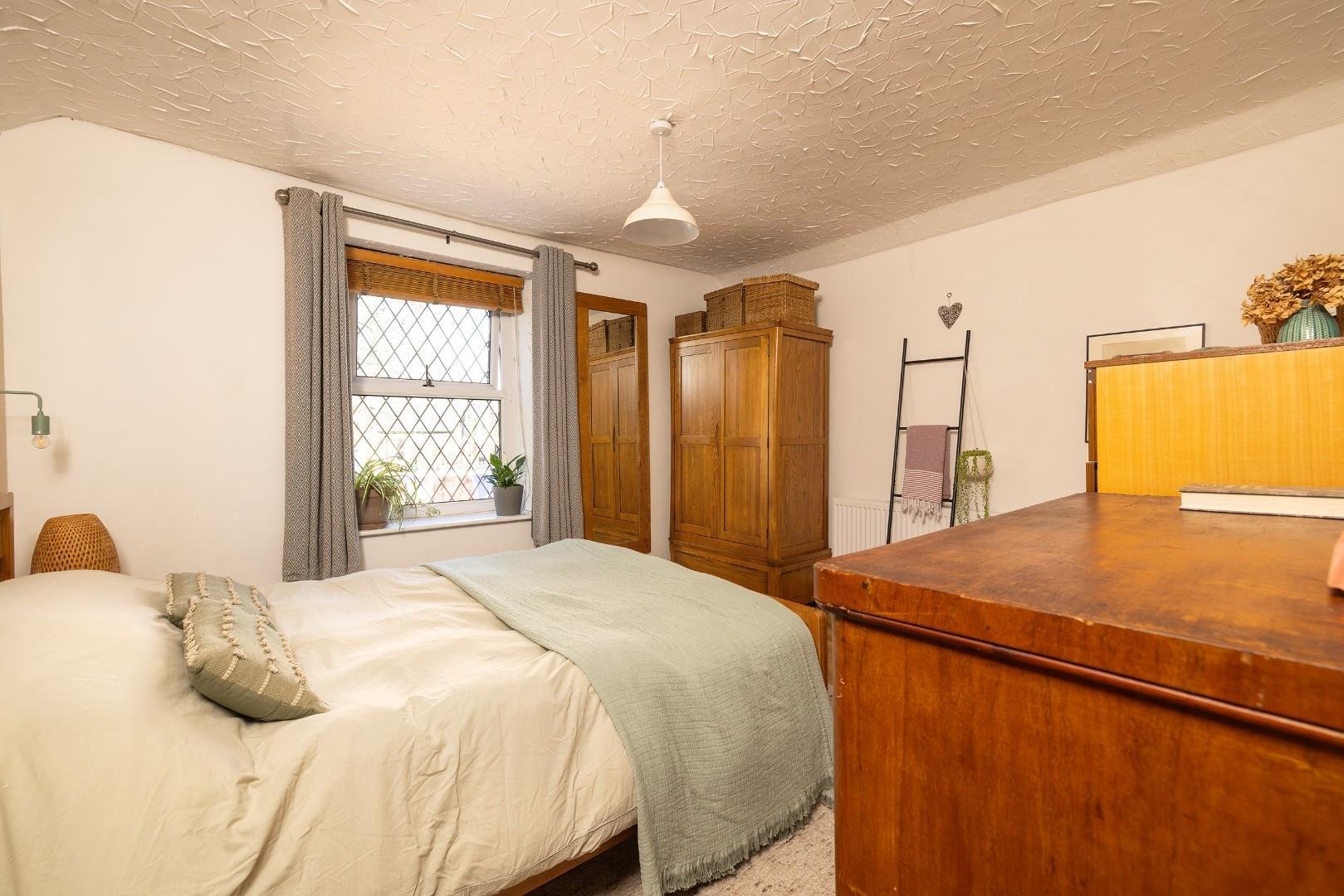 Kennard road kingswood 34595620 char8685