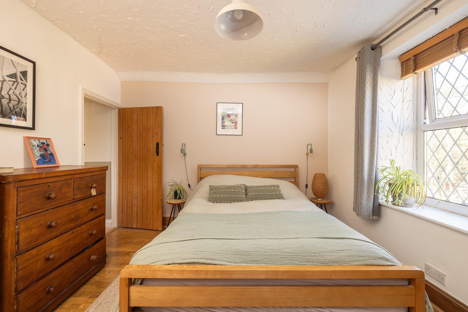 Kennard road kingswood 34595620 char8688