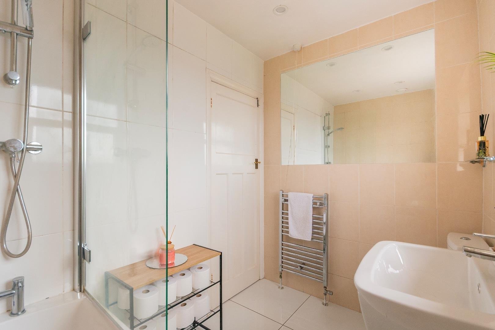 Kings head lane bedminster down 34794103 1 k8 h3 lbd bathroom b
