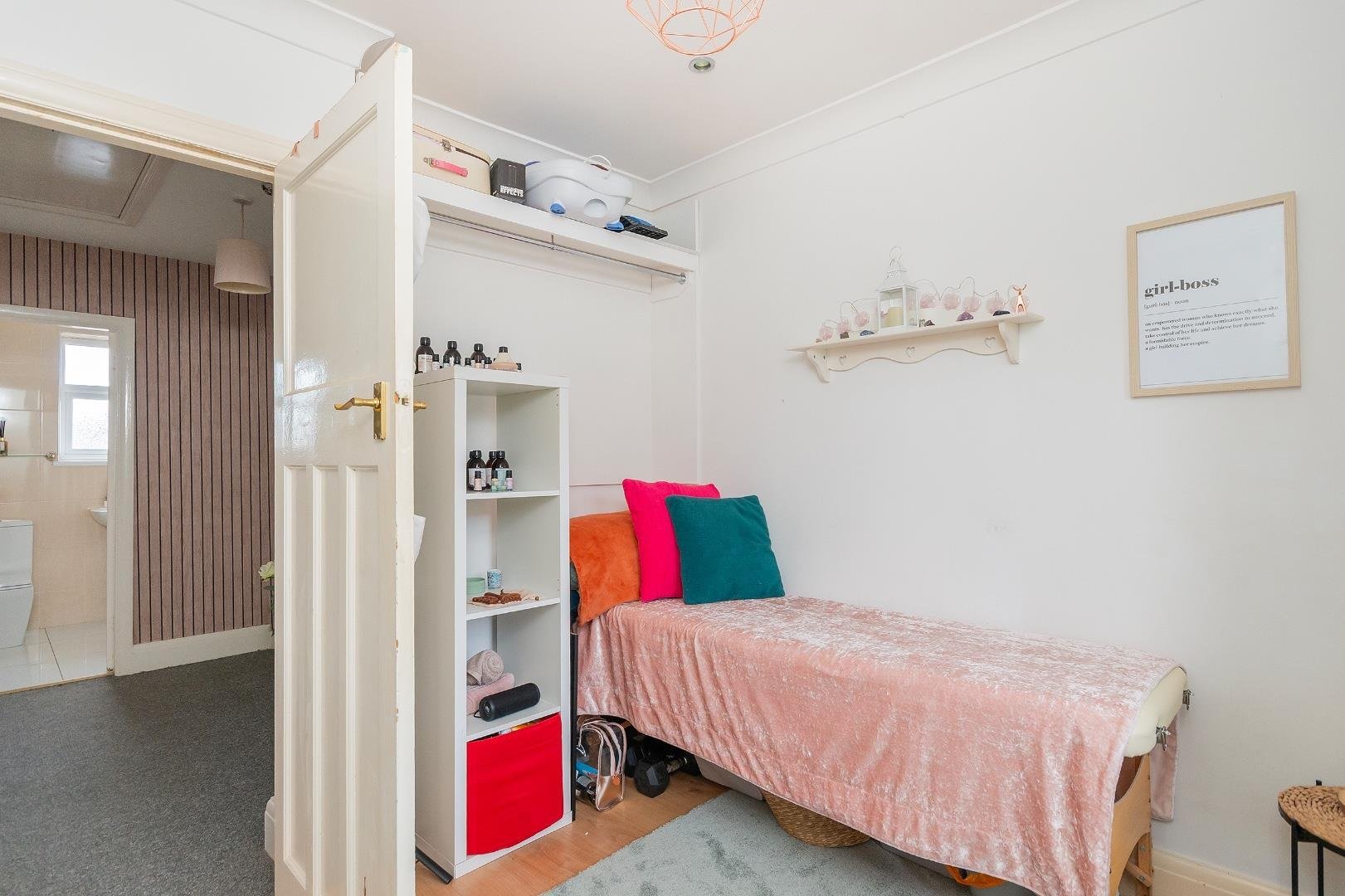 Kings head lane bedminster down 34794103 1 k8 h3 lbd bedroom a