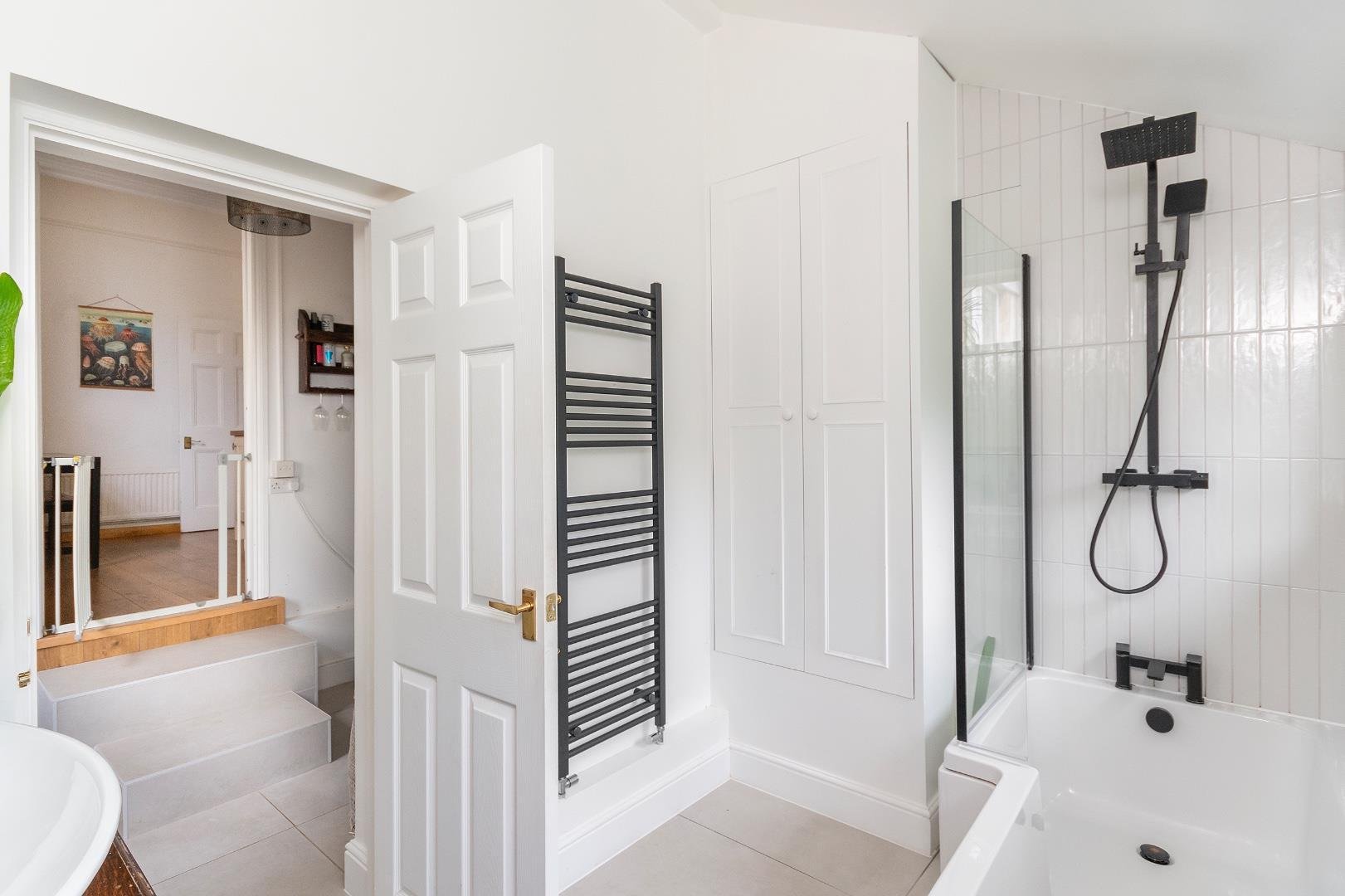 Lilymead avenue knowle 34819075 g3 f6 latn bathroom b