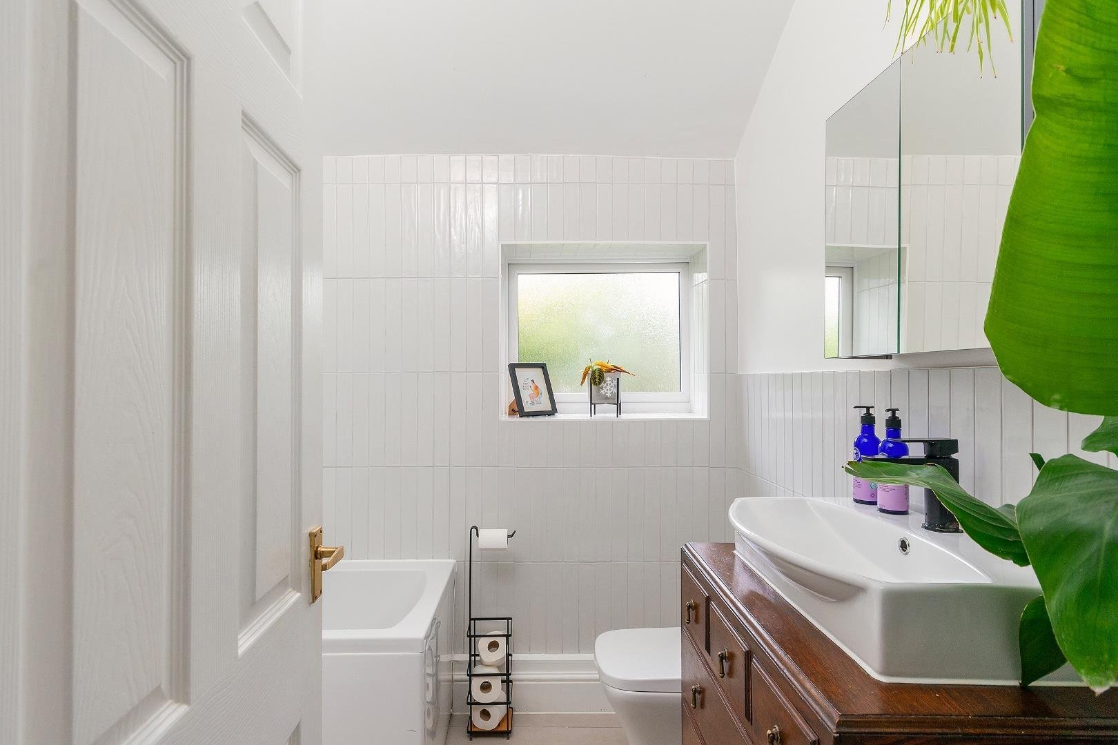 Lilymead avenue knowle 34819075 g3 f6 latn bathroom c