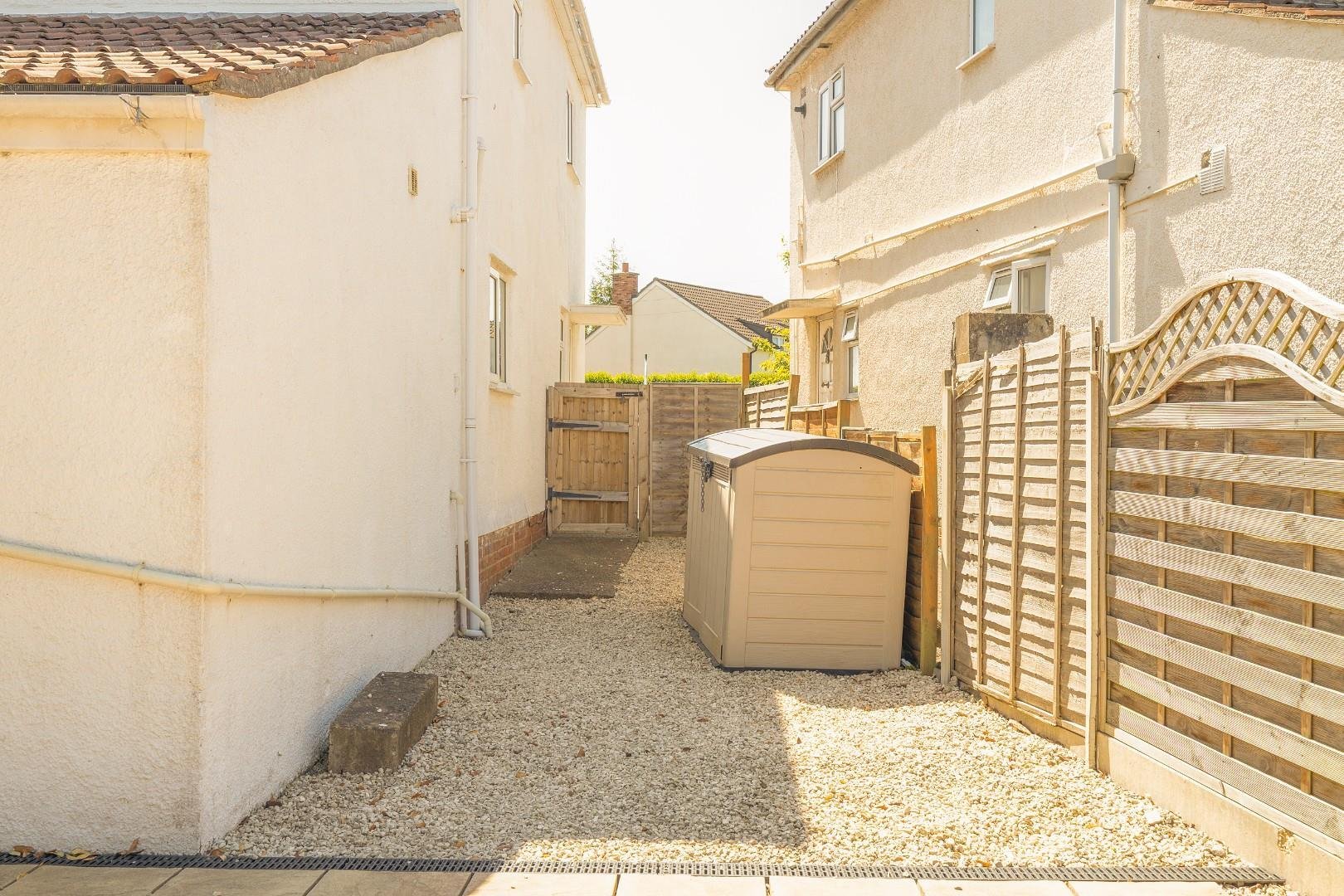 Manor road fishponds 33929536 00010 cd7 a9735