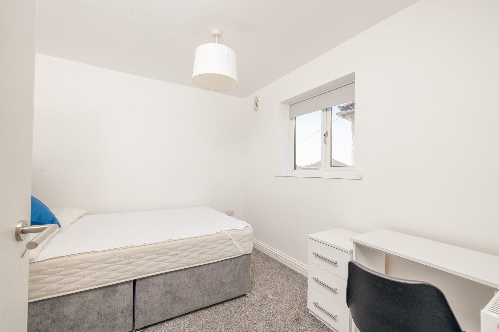 Manor road fishponds 33929536 00013 cd7 a9742