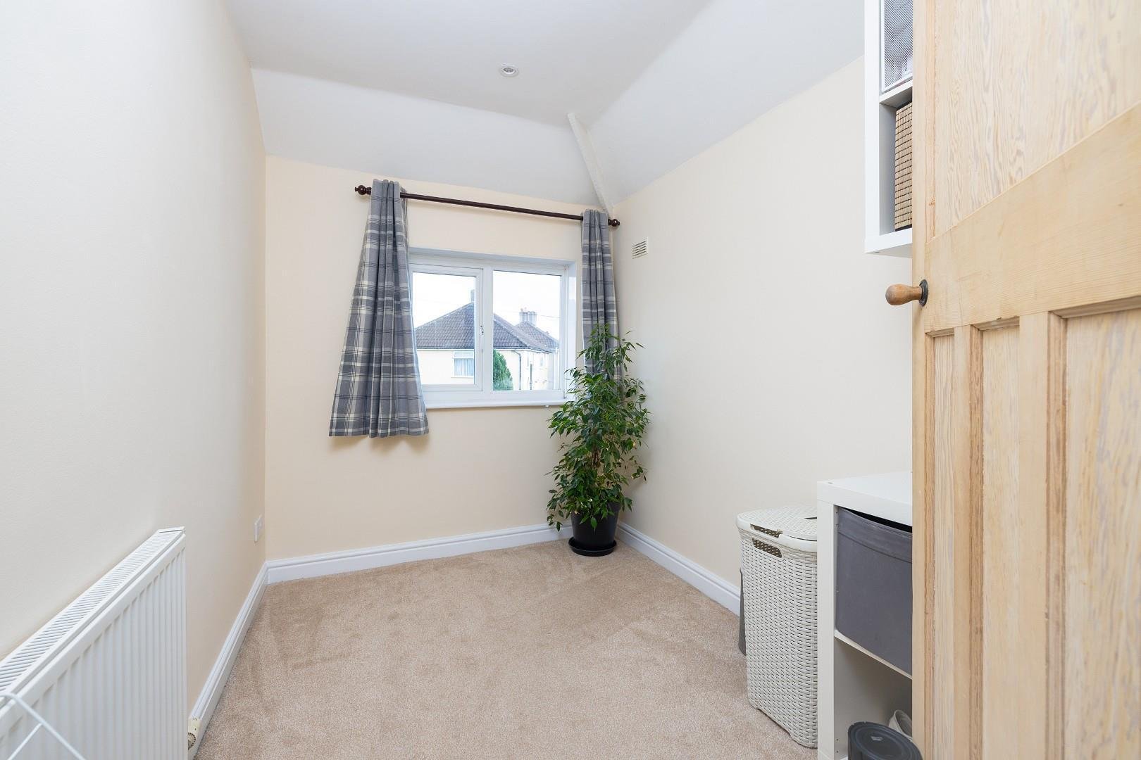 Novers park drive knowle 33328371 cd7 a7040