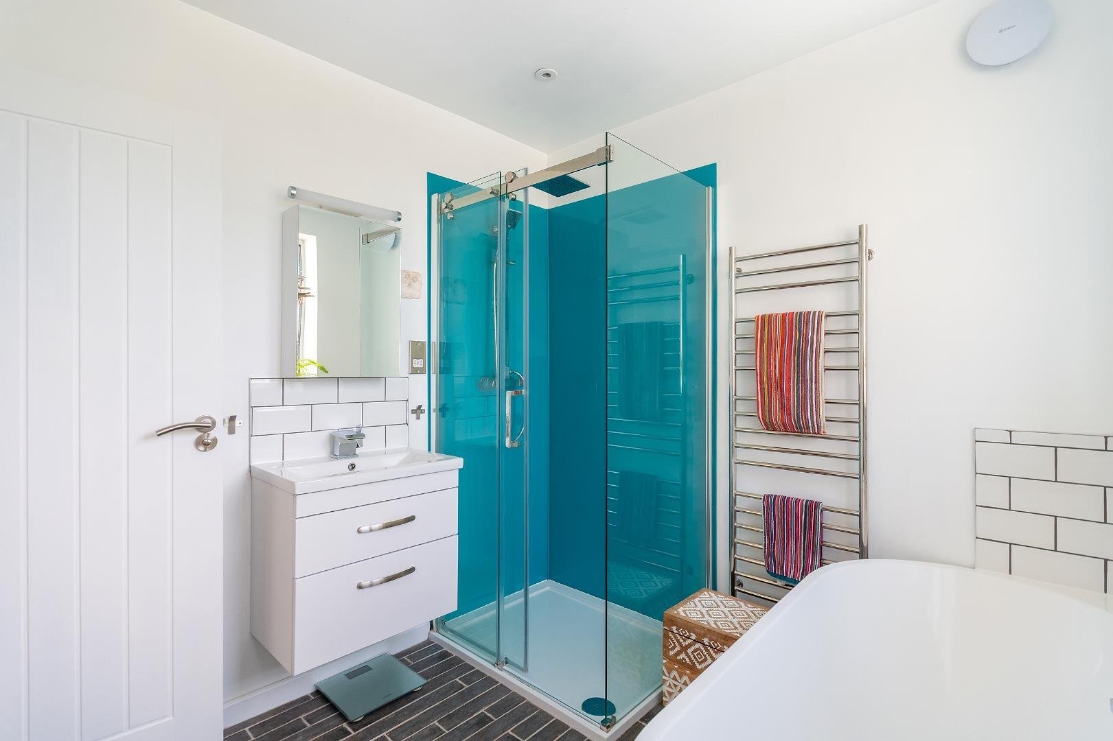 Oakdale close downend 34156133 0 o8 cdd bathroom b