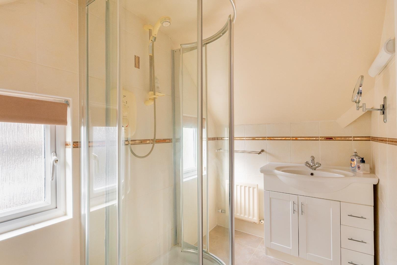 Park crescent frenchay 34615913 0 p1 cfy ensuite b