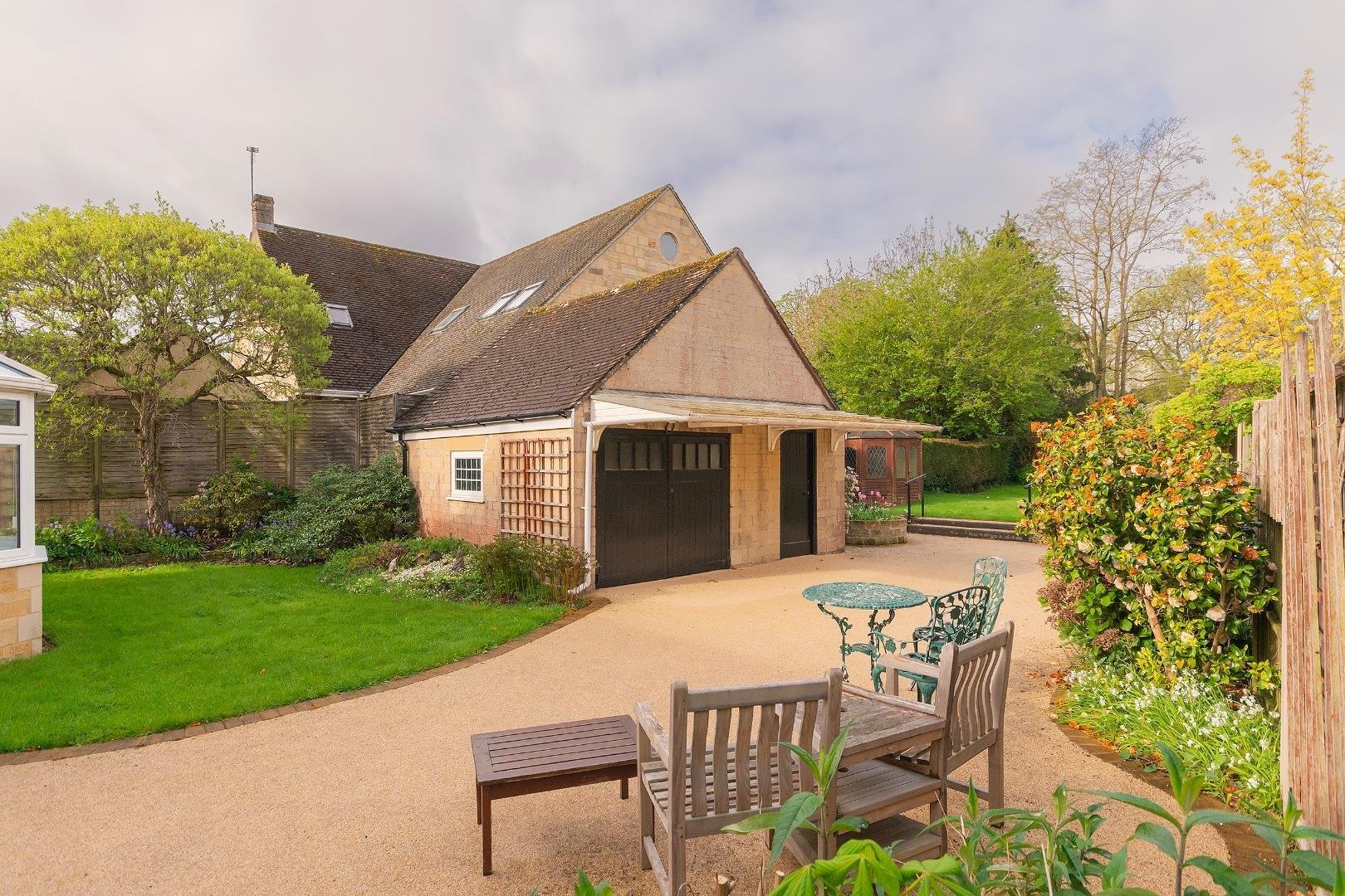 Park crescent frenchay 34615913 0 p1 cfy external h
