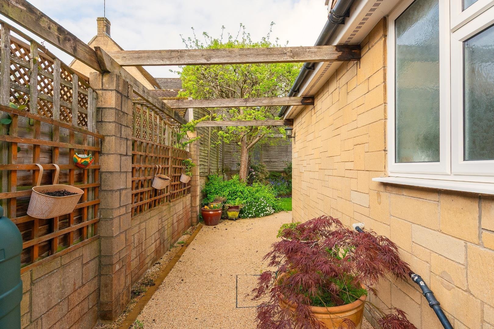 Park crescent frenchay 34615913 0 p1 cfy external k