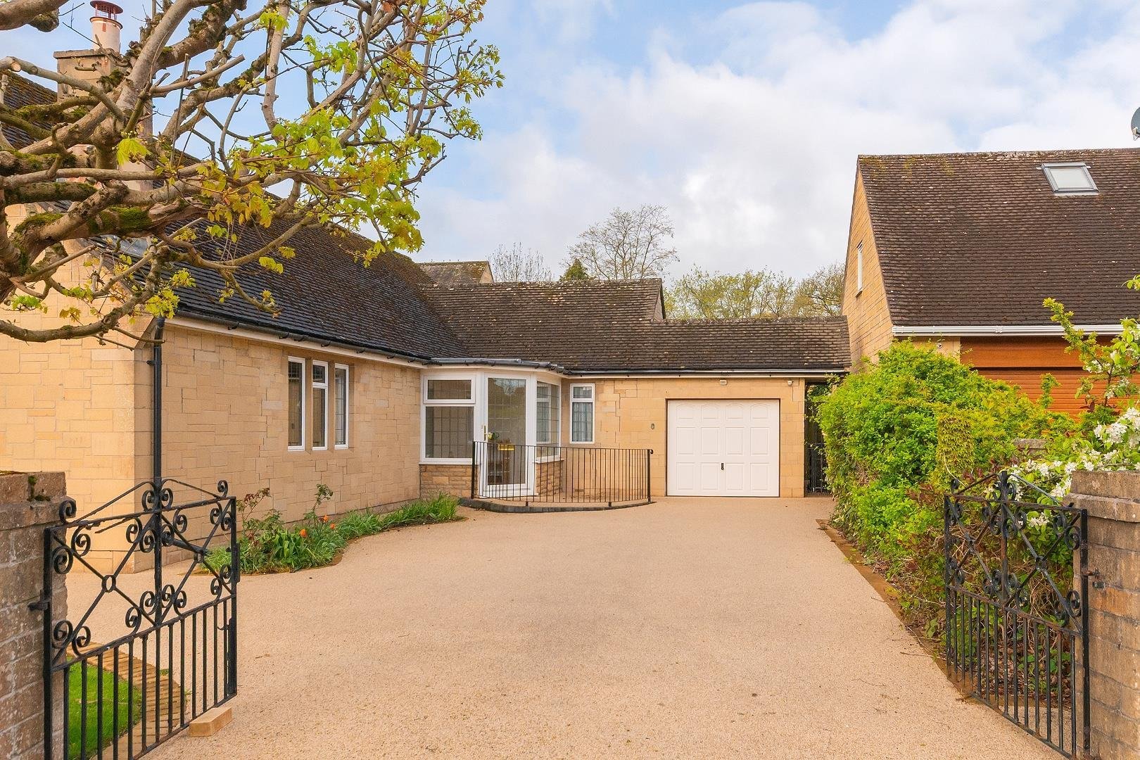 Park crescent frenchay 34615913 0 p1 cfy external l