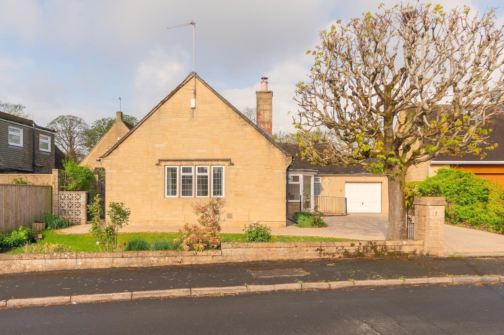 Park crescent frenchay 34615913 0 p1 cfy external m
