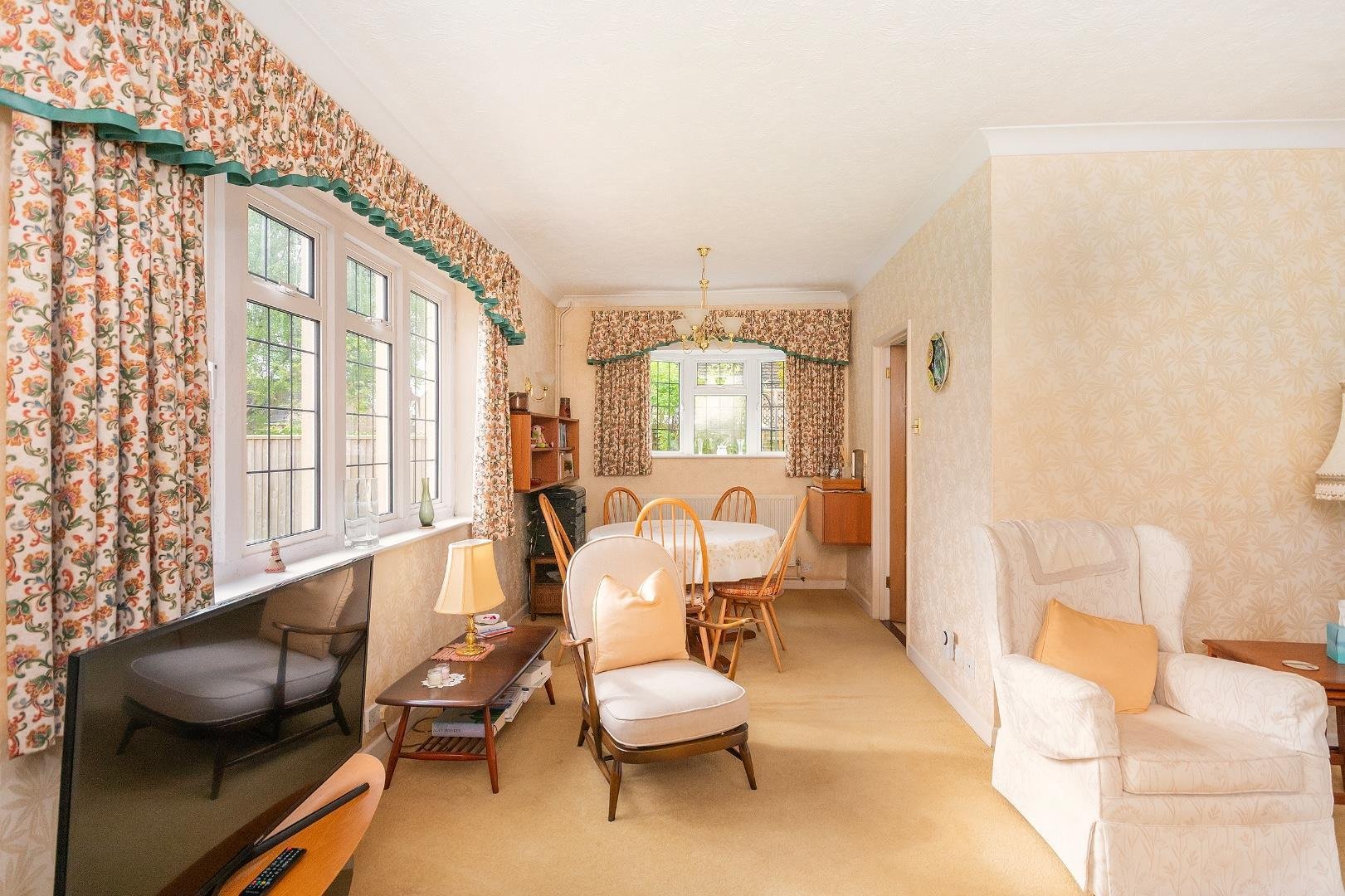 Park crescent frenchay 34615913 0 p1 cfy lounge diner c